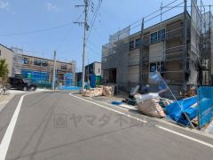 前面道路は約6ｍの公道に面しています。 