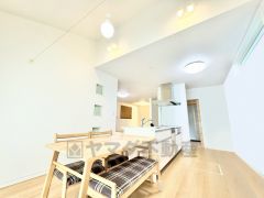 ご家族で団らんの時間を過ごす広々とした約20帖のLDK＾＾