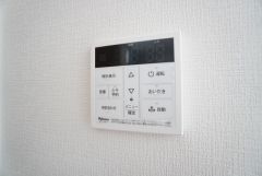 おいだき機能つきなのでお風呂に入る時間が異なるご家庭には嬉しいですね。ボタン一つで快適で便利な生活が＾＾