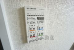 浴室暖房乾燥機には、暖房、乾燥、涼風、換気の4つの機能が付いています。タイマー付きです。換気・雨の日の洗濯も安心です＾＾