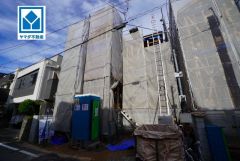 小学校まで徒歩8分、お子様の通学も安心。玄関からLDK・キッチンそれぞれへ出入り可能な回遊動線仕様＾＾