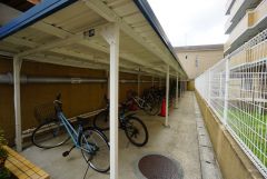 屋根付きの駐輪場なら、雨や強い日差し、風などから大切な自転車を守りやすく、日々の劣化を抑えられます＾＾
