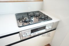 3種類の料理が同時に調理できる、3口ガスコンロ。忙しい夕食の支度時間が短縮できて効率よくお料理が楽しめます＾＾