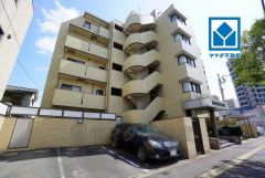 大濠公園まで徒歩約10分。西鉄バス「鳥飼三丁目」停まで徒歩約1分＾＾スーパー、コンビニ、ドラッグストアまで徒歩約4分圏内＾＾