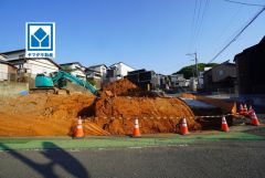 角地＾＾東月隈小学校、目の前＾＾西鉄バス「浦田」歩9分。博多駅行＾＾