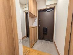 ご家族の靴をスッキリと片付けられるシューズボックス付きの玄関です＾＾スッキリと片付いた玄関は気持ちがいいです。 