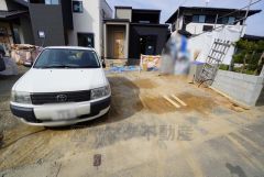 駐車スペースは並列2台分を確保。マイカー用に、お客さま用に、余裕を持ってご利用いただけます。