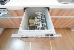 炊事時間を大幅に短縮できる食器洗浄乾燥機付き＾＾食器を洗う手間が減るので家族とのコミュニケーションの時間や自分の時間が増えますね。