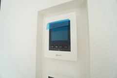 防犯性、セキュリティ対策に安心できるテレビモニター付きインターフォンです。セールスマン対策にもなり安心できます。