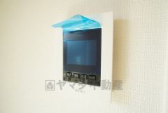 防犯はもちろん、セールスマン対策にもなるモニター付きインターホンです。お子さん1人での留守番時にも活躍しそうです。