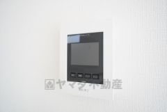 防犯はもちろん、セールスマン対策にもなるモニター付きインターホンです。お子さん1人での留守番時にも活躍しそうです。