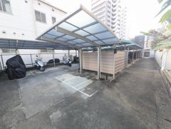 屋根付き駐輪場なので、雨の日も自転車を安心して保管できます。通勤・通学に自転車を使う方にも便利です＾＾