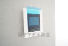 防犯性もばっちり、TVモニター付きインターフォン完備。大きなモニターで玄関先を確認できます。録画機能が付いているので不在時の訪問者も確認できて安心です^^