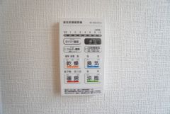 浴室暖房乾燥機には、暖房、乾燥、涼風、換気の4つの機能が付いています。タイマー付きです。換気・雨の日の洗濯も安心です＾＾