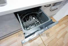 炊事時間を大幅に短縮できる食器洗浄乾燥機付き＾＾食器を洗う手間が減るので家族とのコミュニケーションの時間や自分の時間が増えますね。