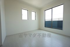 家具を選ばないナチュラルなフローリングとシンプルなクロスです＾＾