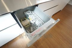 炊事時間を大幅に短縮できる食器洗浄乾燥機付き＾＾食器を洗う手間が減るので家族とのコミュニケーションの時間や自分の時間が増えますね。