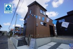 現地（2024年11月）撮影。西鉄バス停、マルショク徒歩約6分。鶴田小学校徒歩9分と子育て家族におすすめ＾＾