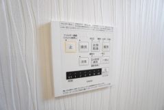浴室暖房乾燥機には、暖房、乾燥、涼風、換気の4つの機能が付いています。タイマー付きです。換気・雨の日の洗濯も安心です＾＾