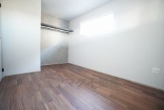 6.2帖。 住む人のこだわりを活かす洋室＾＾オープンクローゼットもあり荷物もすっきり片付けられ、ゆとりのある暮らしが出来ます＾＾ 