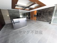 清掃の行き届いたきれいなエントランス。