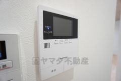 防犯はもちろん、セールスマン対策にもなるモニター付きインターホンです。お子さん1人での留守番時にも活躍しそうです。