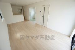 窓から光が差し込む明るいダイニング＾＾