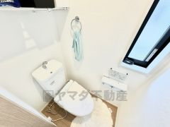 1階2階の2ヶ所にトイレがありますので、忙しい朝にも家族に気を使わず、ゆとりが生まれますね＾＾