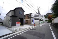 前面道路は西側約5.9～6.1ｍの公道に面しています＾＾