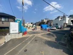 前面道路は南側約4ｍの公道に面しています。