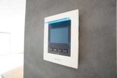 防犯性、セキュリティ対策に安心できるテレビモニター付きインターフォンです。セールスマン対策にもなり安心できます。
