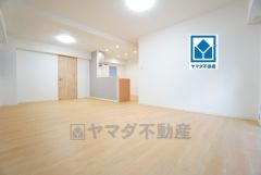 家族が集まる開放的なリビング。思い思いの時間を過ごしたり食事をしたり、素敵な団らんの場になりますね。