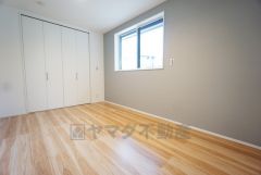 家具を選ばないナチュラルなフローリングとシンプルなクロスです＾＾