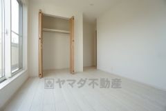 約5.25帖洋室のクローゼット。