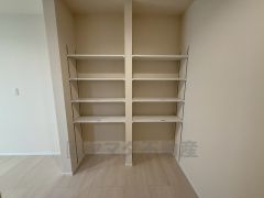 キッチン後方には、高さも幅もしっかりした大容量のパントリー・収納が付いています＾＾食材の保管などに便利＾＾