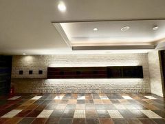 スタイリッシュでお洒落な印象のロビーです＾＾ ステキなロビーで帰ってくるのが楽しみになりそうですね＾＾ 