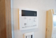おいだき機能つきなのでお風呂に入る時間が異なるご家庭には嬉しいですね。ボタン一つで快適で便利な生活が＾＾