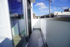 陽当たり、風通しの良いバルコニーになってます＾＾ 天気のいい日には、お布団もまとめて干せそうですね＾＾