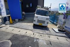 カースペースは2台分確保＾＾並列で駐車できるのでお車を入れ替える必要もありません＾＾