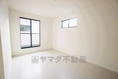 バルコニーに面した約7.2帖の洋室＾＾