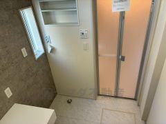 ランドリースペース上部には窓も付いており換気に便利です＾＾