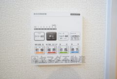 浴室暖房乾燥機には、暖房、乾燥、涼風、換気の4つの機能が付いています。タイマー付きです。換気・雨の日の洗濯も安心です＾＾