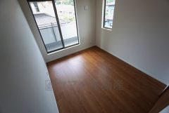 2面採光を確保した明るい室内は、風通しも良く、大変居心地の良い空間となっております。