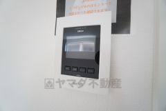 防犯はもちろん、セールスマン対策にもなるモニター付きインターホンです。お子さん1人での留守番時にも活躍しそうです。