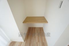 スタディーカウンター付き。 パソコン机にもなります。 お勉強もお仕事もはかどりますね＾＾ 日当たり、風通し良好です＾＾