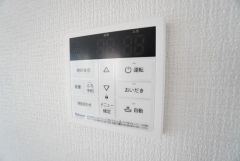 おいだき機能つきなのでお風呂に入る時間が異なるご家庭には嬉しいですね。ボタン一つで快適で便利な生活が＾＾