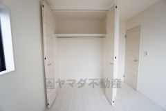 たっぷり収納できるクローゼット付きでお部屋の中をすっきりと快適に保てます。