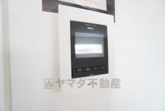 防犯はもちろん、セールスマン対策にもなるモニター付きインターホンです。お子さん1人での留守番時にも活躍しそうです。