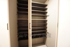 ご家族の靴をスッキリと片付けられるシューズボックス付きの玄関です＾＾スッキリと片付いた玄関は気持ちがいいです。 