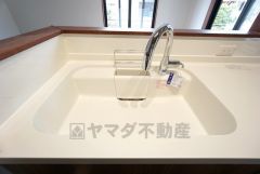 色も形もキレイなシンクは、広さも確保しているので、大きめの鍋も簡単に洗えます＾＾